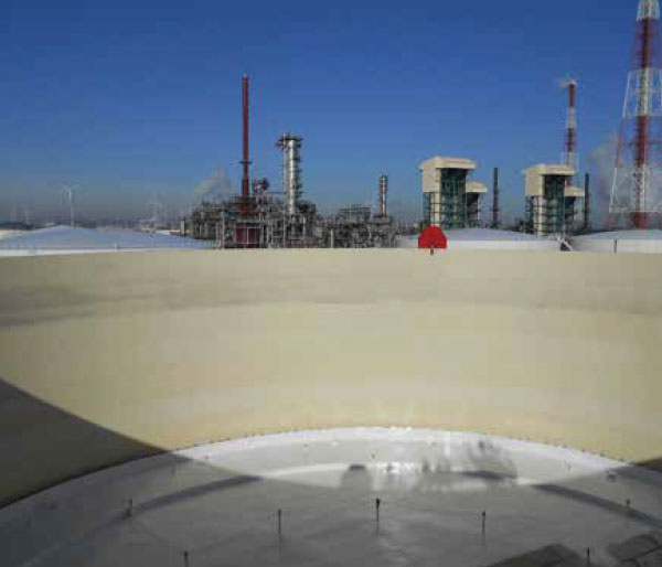 Case study | NOVAGUARD 890 LT | Storage tank, Total Refinery Antwerp, Belgium